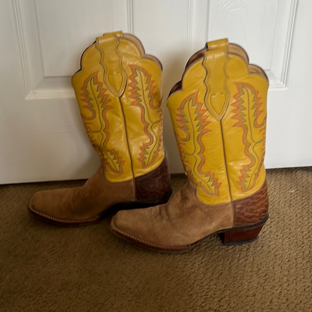 Justin’s women’s size 8 worn cowboy boots
